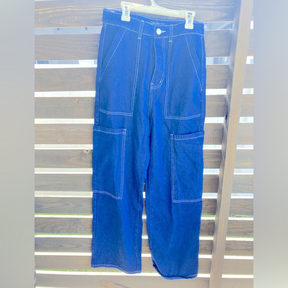 Nasty Gal blue cargo jeans size 6.